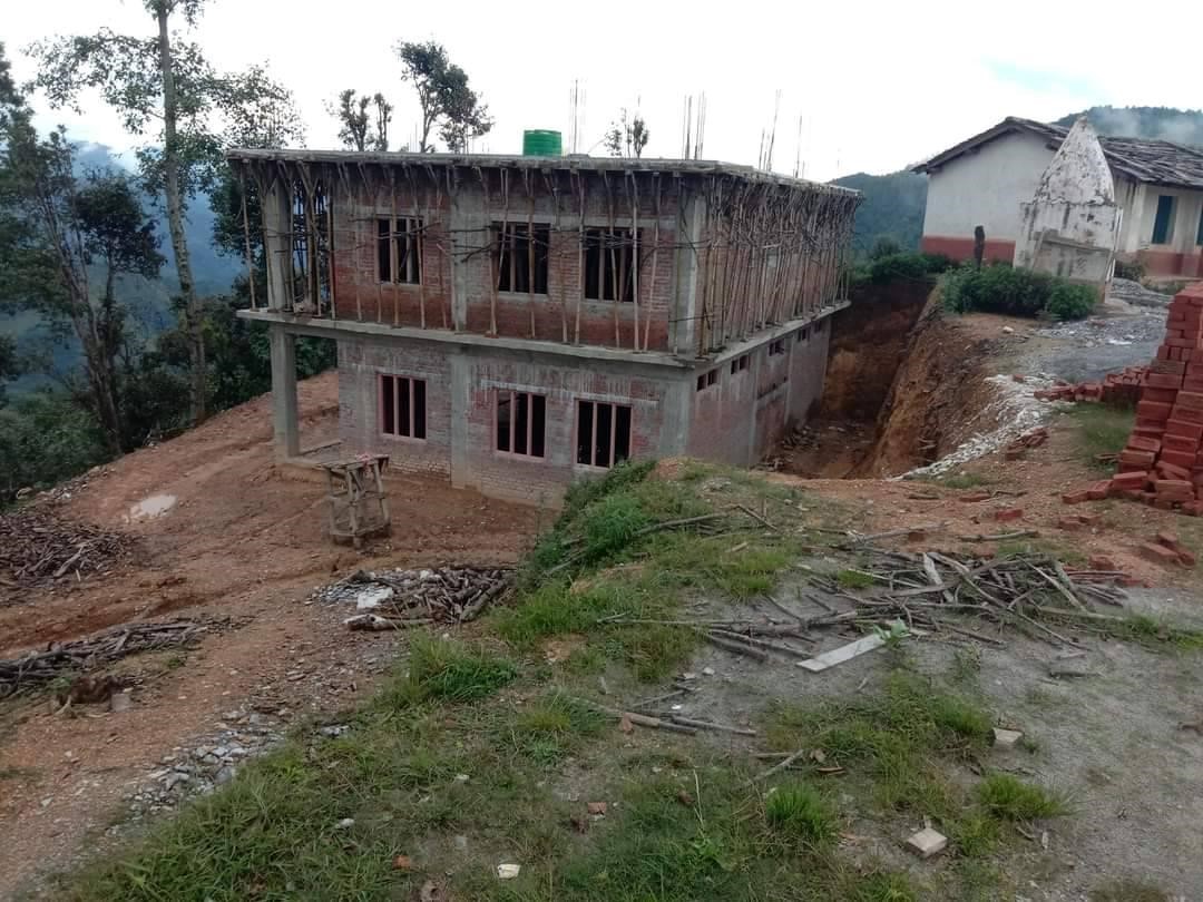 निर्माण सामग्रीको पैसा नतिरेपछि स्कुलविरुद्ध प्रशासनमा उजुरी